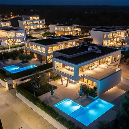 Old Olive Vi Воднян