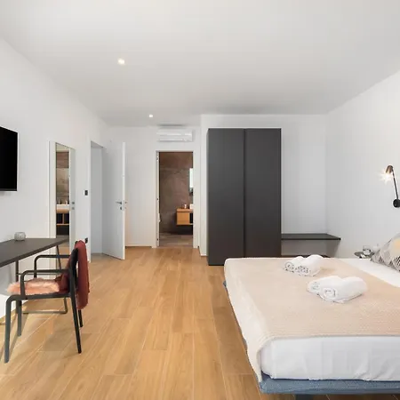 Old Olive Vi Вилла *