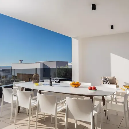 Old Olive Vi Вилла