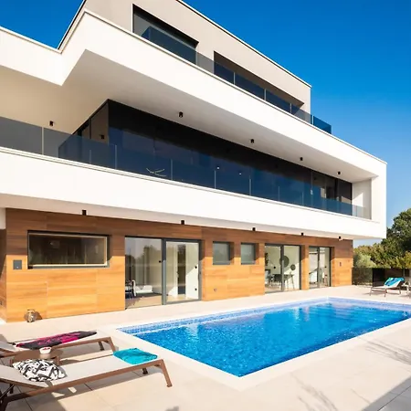 Old Olive Vi Вилла *